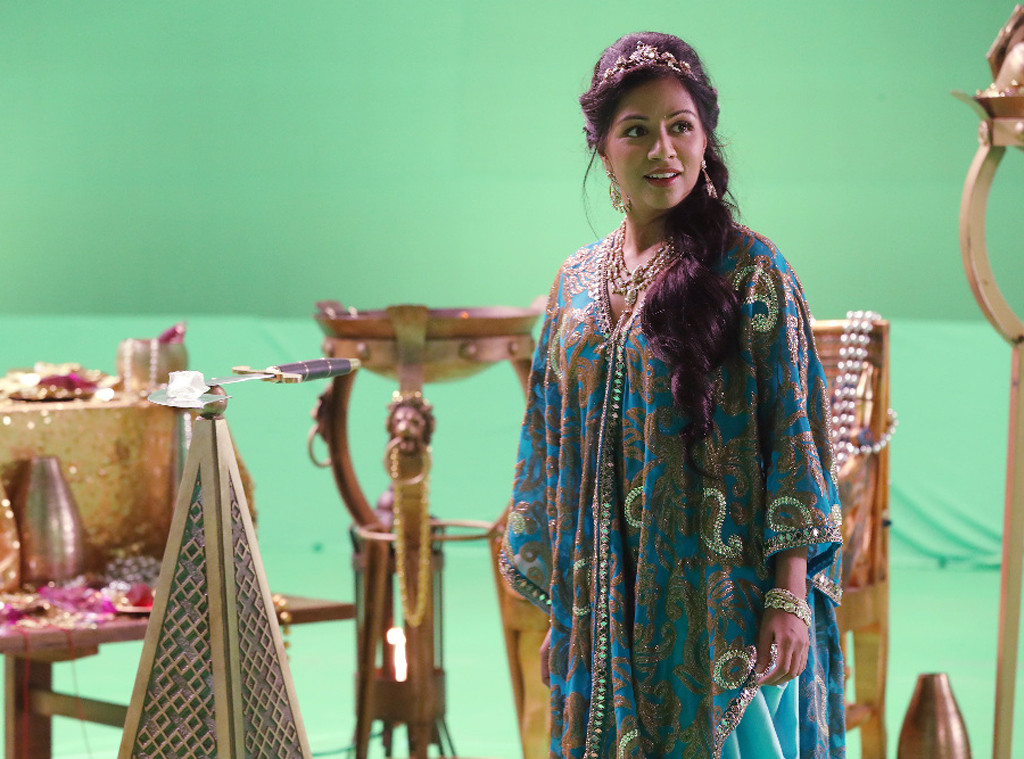 Ouat S Jasmine Feels The Pressure Playing The Iconic Princess E Online